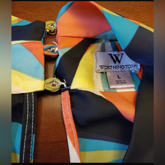 Worthington ladies sleeveless blouse is size Large. - Picture 4 of 7